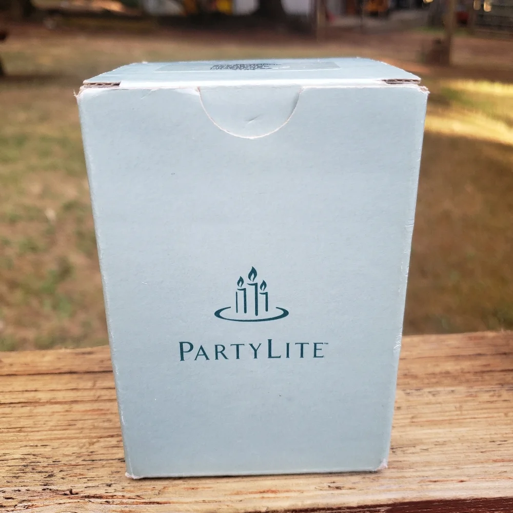 PartyLite Super Chunk Rasberry 3" x 4" Pillar Candle - Square - Picture 9 of 13